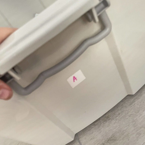 One Teaspoon Distressed White Jeans - Picture 10 of 10